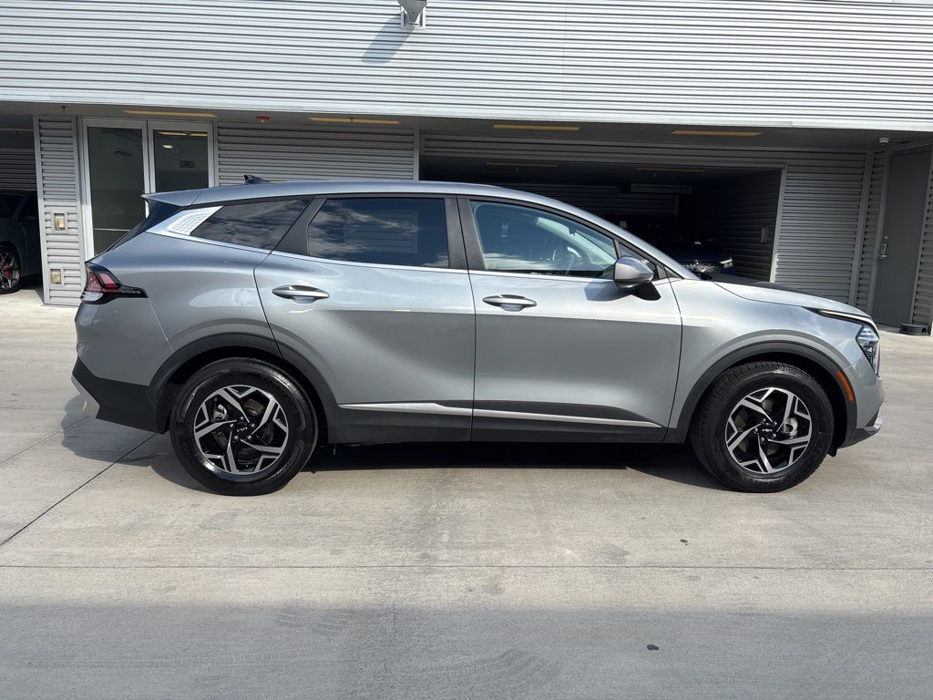 2024 Kia Sportage LX photo 3