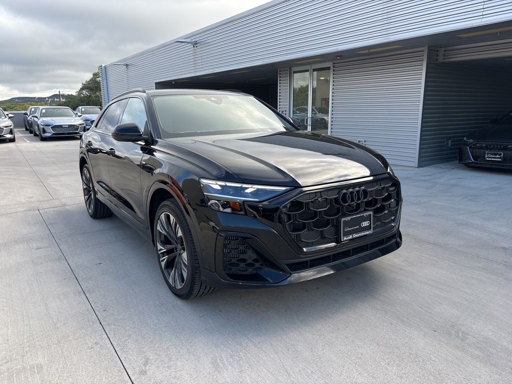 2025 Audi Q8 55 Premium Plus photo 2