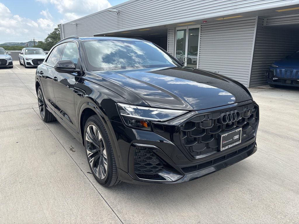 2025 Audi Q8 55 Premium Plus photo 3