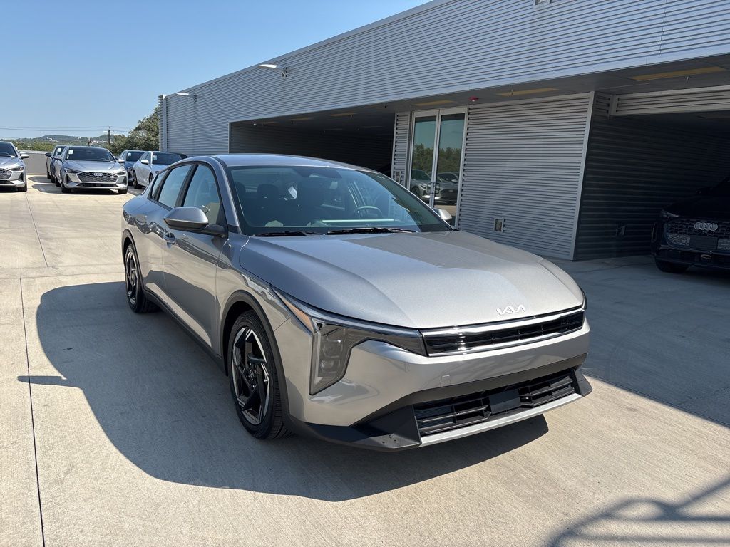 2025 Kia K4 EX photo 3