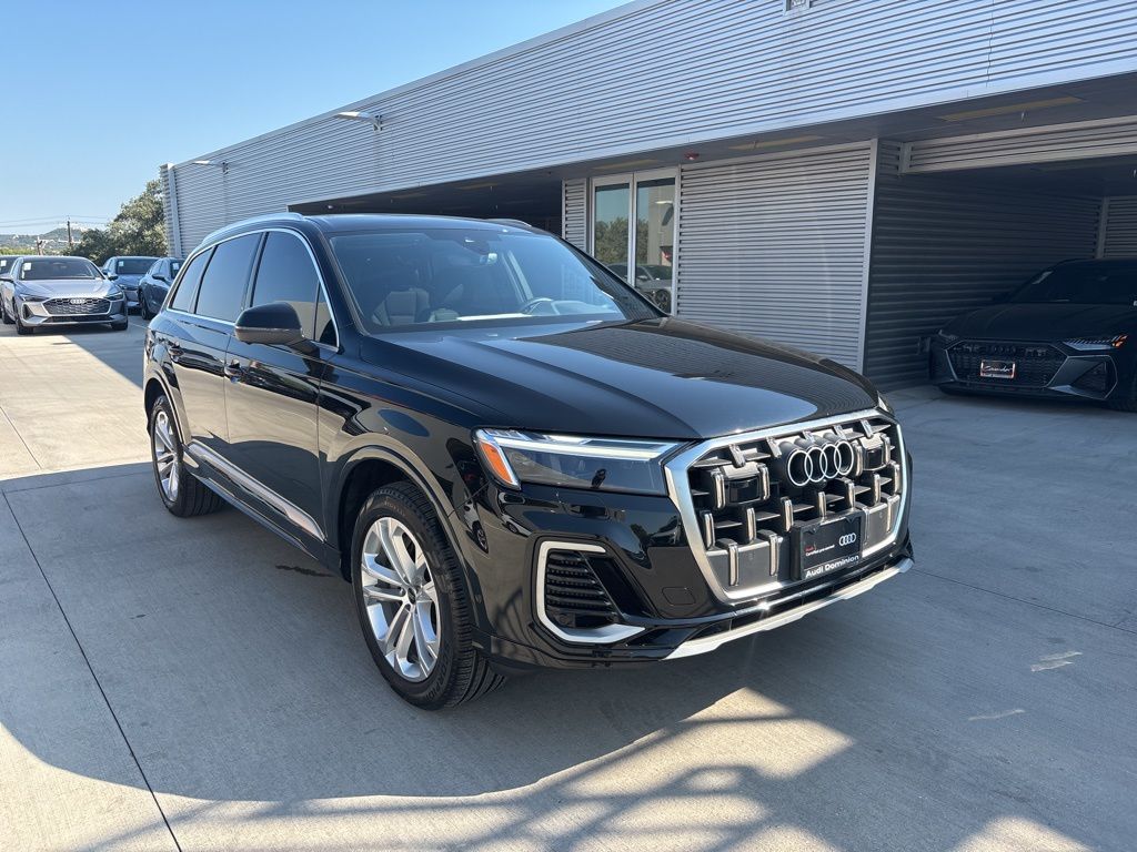 2025 Audi Q7 55 Premium Plus photo 3
