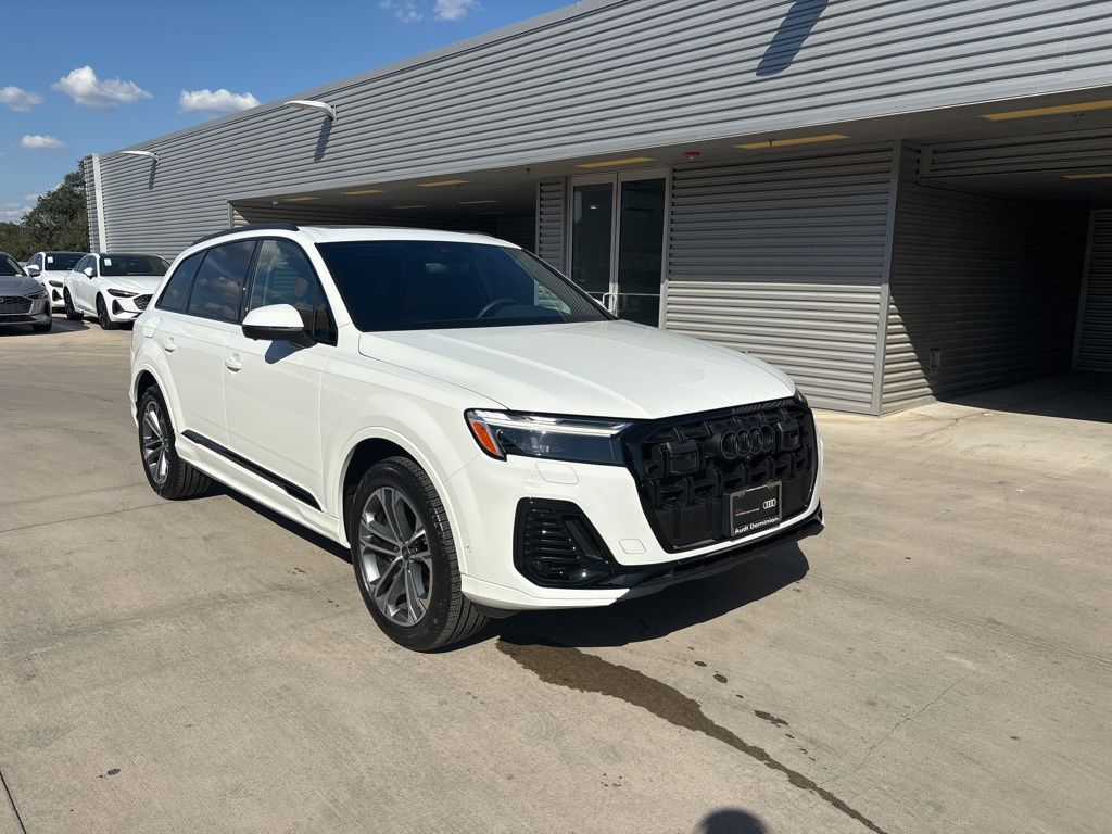 2025 Audi Q7 45 Premium Plus photo 3