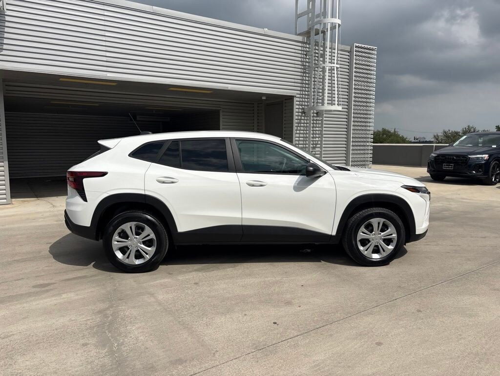 Used 2025 Chevrolet Trax LS SUV