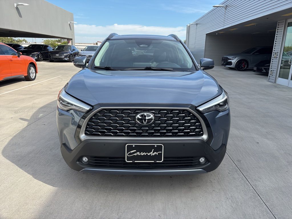 2024 Toyota Corolla Cross XLE photo 2