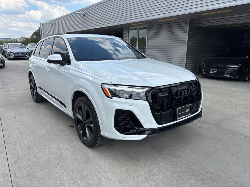2025 Audi Q7 55 Premium Plus photo 3