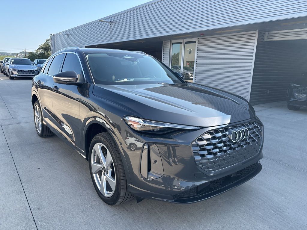 2025 Audi Q5 2.0T Premium Plus photo 3
