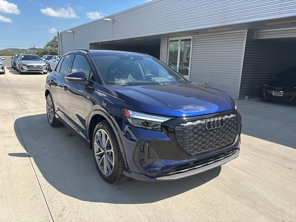 2026 Audi Q4 55 E-tron Premium Plus photo 3