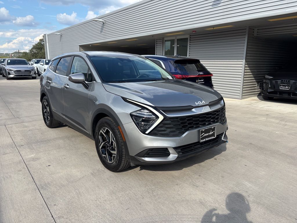 2024 Kia Sportage LX photo 2