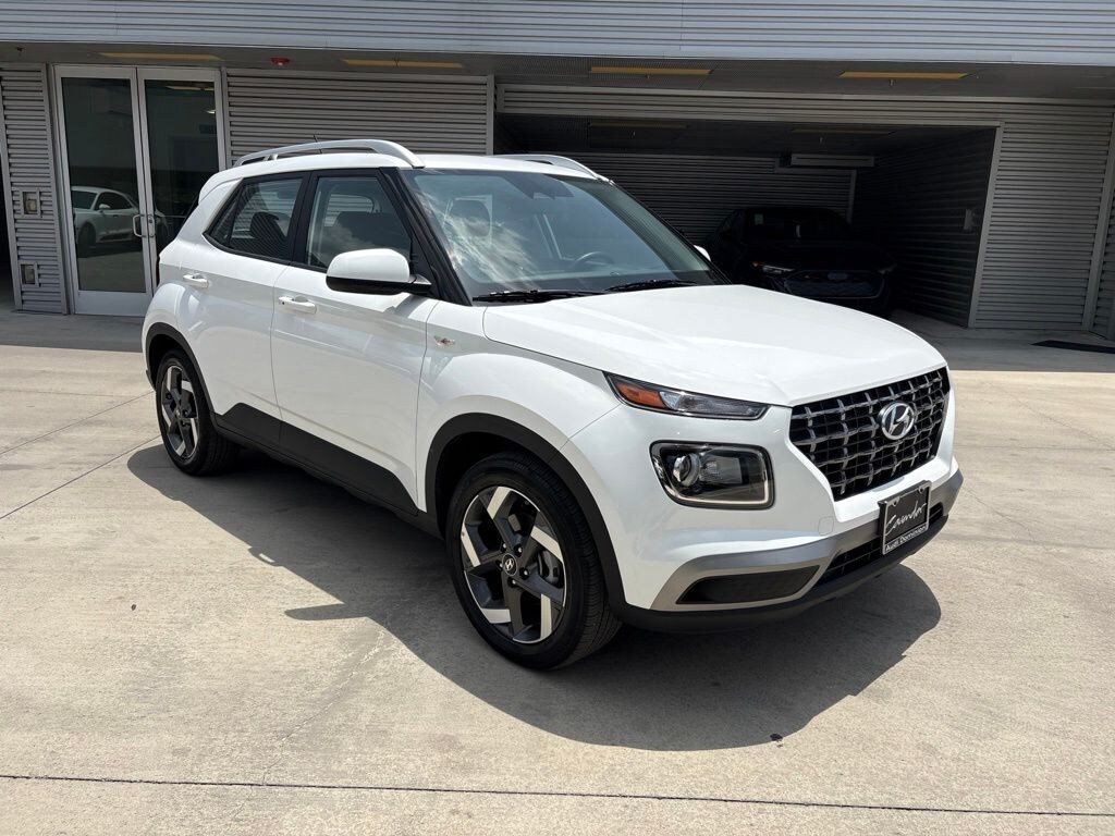 Used 2025 Hyundai Venue SEL SUV