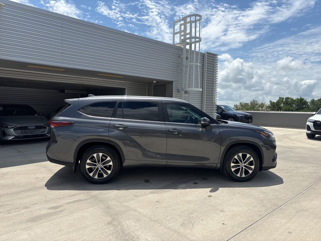 Used 2025 Toyota Highlander XLE SUV