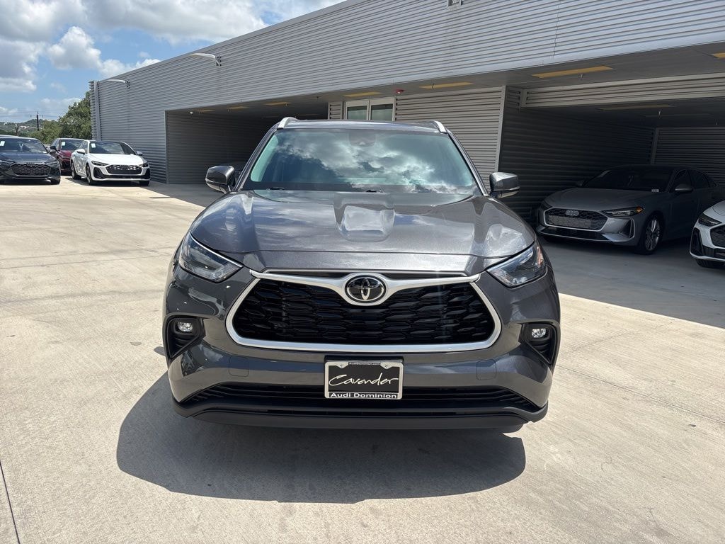 Used 2025 Toyota Highlander XLE SUV