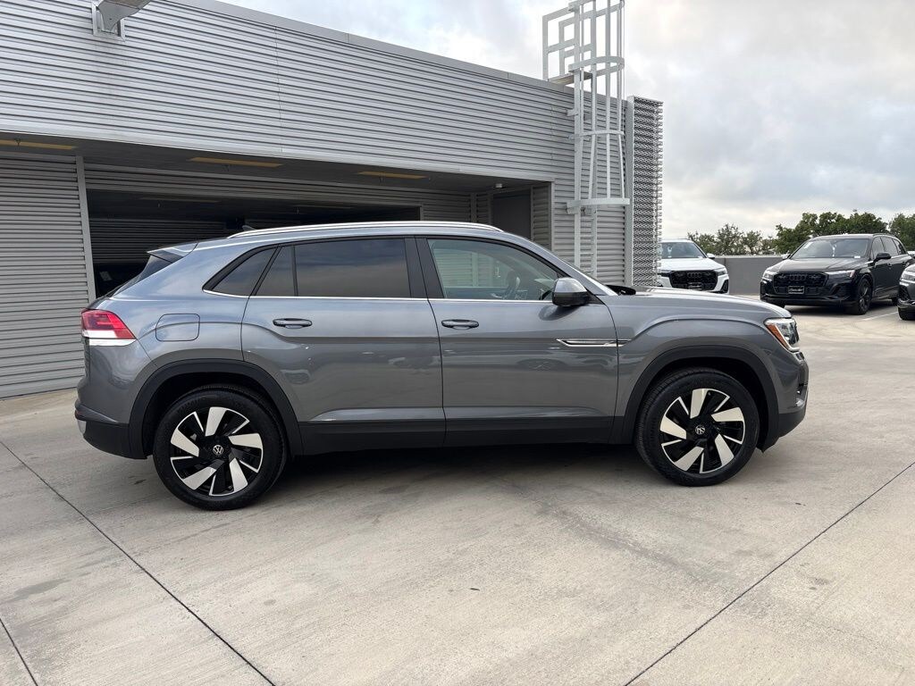 Used 2025 Volkswagen Atlas Cross Sport 2.0T SE w/Technology SUV
