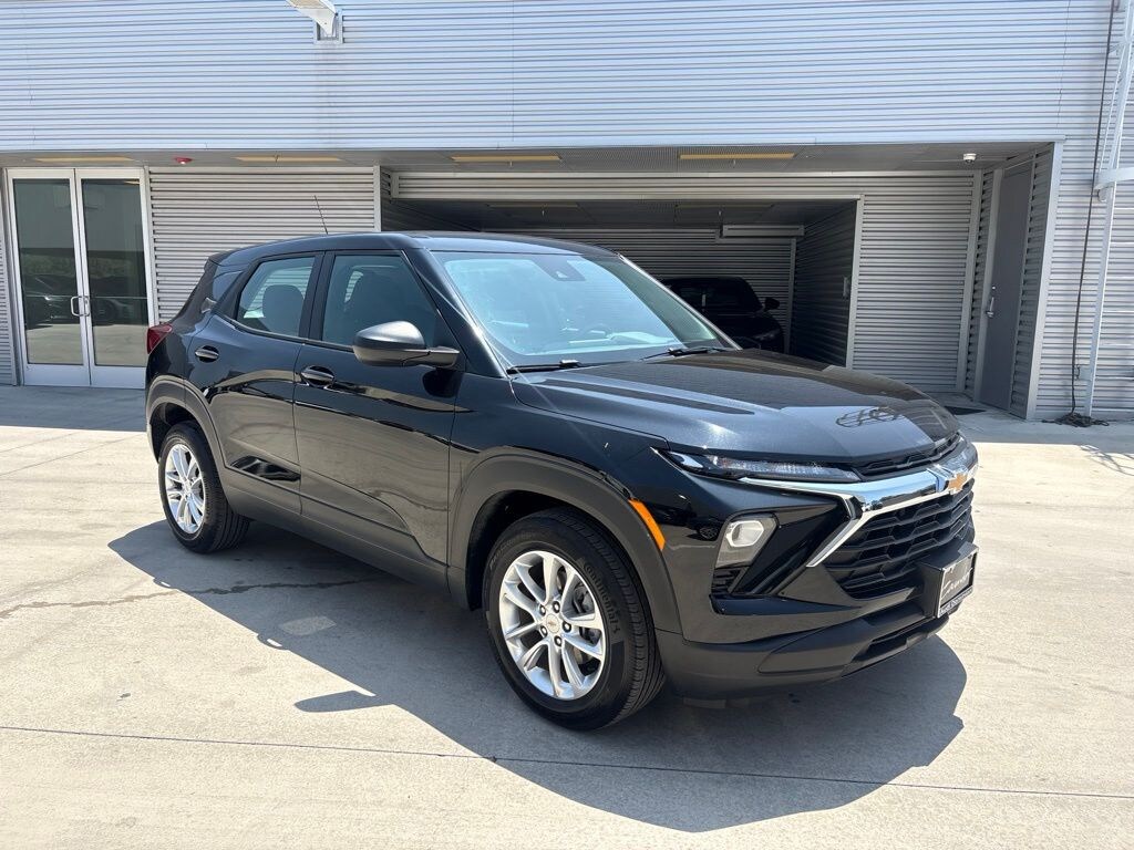 Used 2025 Chevrolet Trailblazer LS SUV