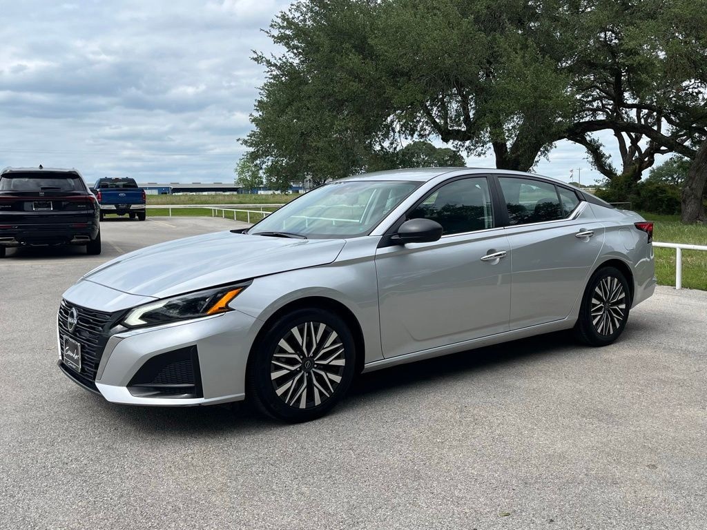 Used 2024 Nissan Altima 2.5 SV Sedan