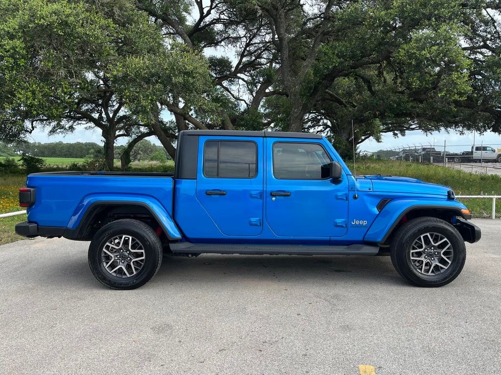 Used 2020 Jeep Gladiator Overland Truck Crew Cab