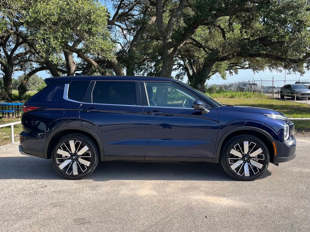 Used 2025 Mitsubishi Outlander SE SUV