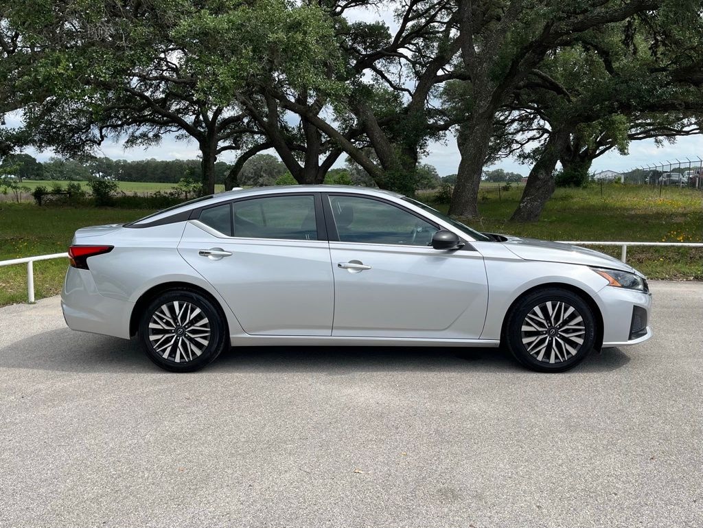 Used 2024 Nissan Altima 2.5 SV Sedan