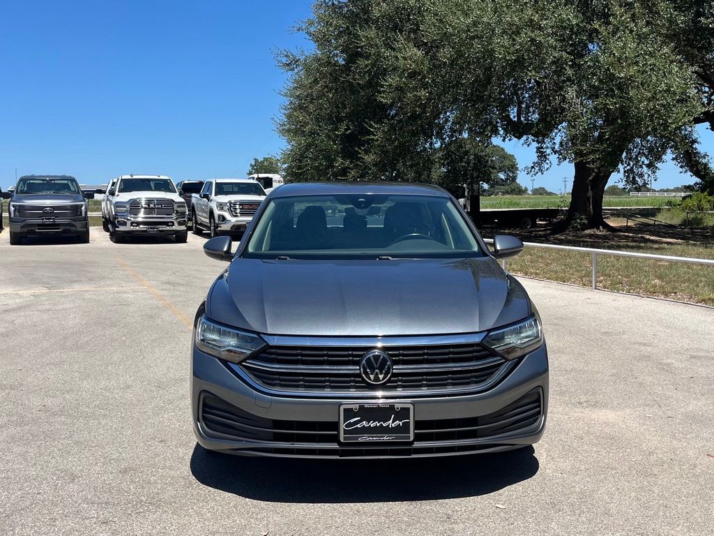 Used 2024 Volkswagen Jetta SE with VIN 3VWEM7BU4RM014137 for sale in Weimar, TX