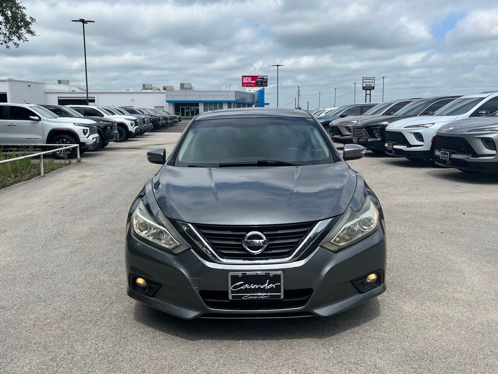 Used 2017 Nissan Altima SL with VIN 1N4AL3AP1HC124092 for sale in Weimar, TX