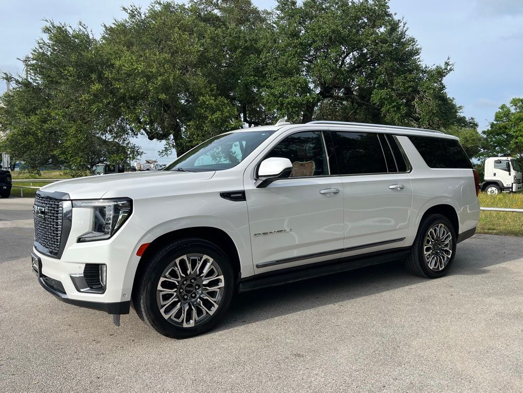 2024 GMC Yukon Denali Ultimate AWD's photo