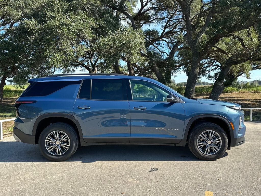 Used 2026 Chevrolet Traverse LT SUV