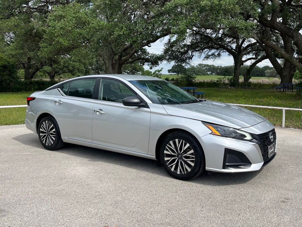 Used 2024 Nissan Altima 2.5 SV Sedan