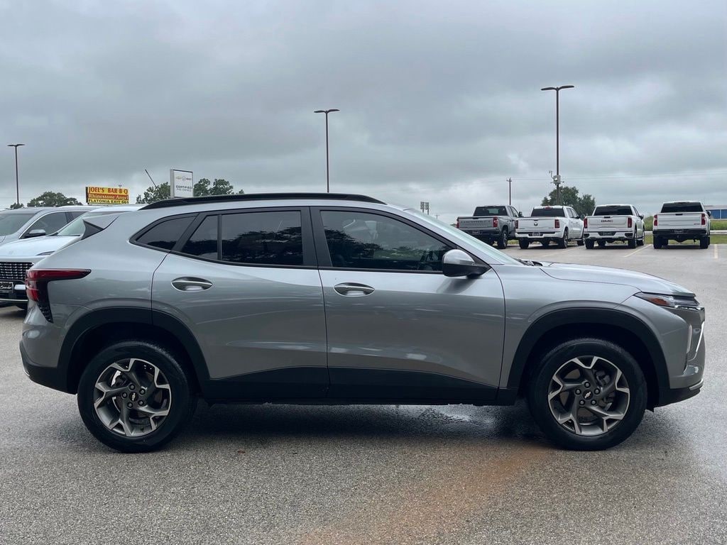 Used 2024 Chevrolet Trax LT Blackout SUV