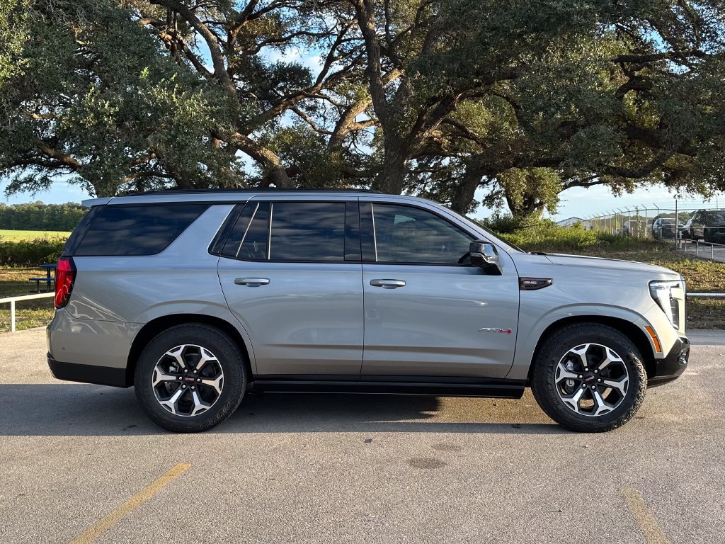 2027 GMC Yukon AT4 Ultimate - Photo 4