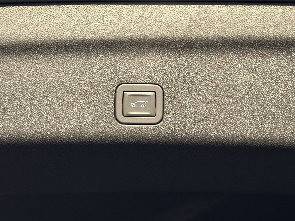2027 GMC Yukon AT4 Ultimate - Photo 14