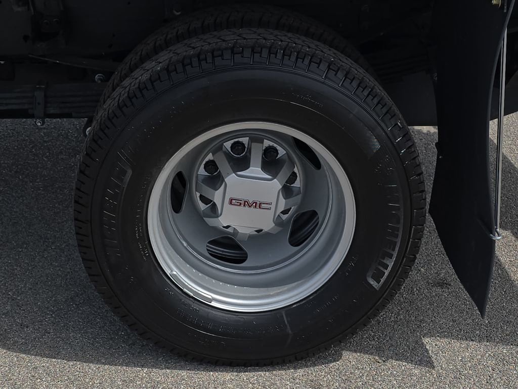 2025 GMC Sierra 3500 Chassis Cab Pro - Photo 31