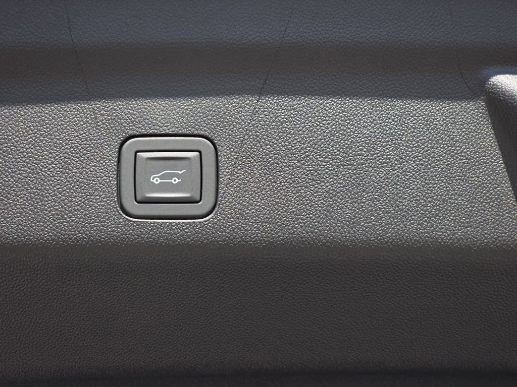2026 GMC Yukon XL AT4 Ultimate - Photo 14