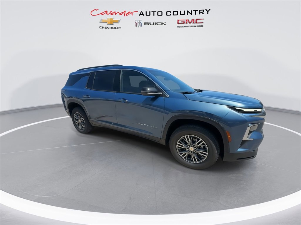 2025 Chevrolet Traverse photo 2