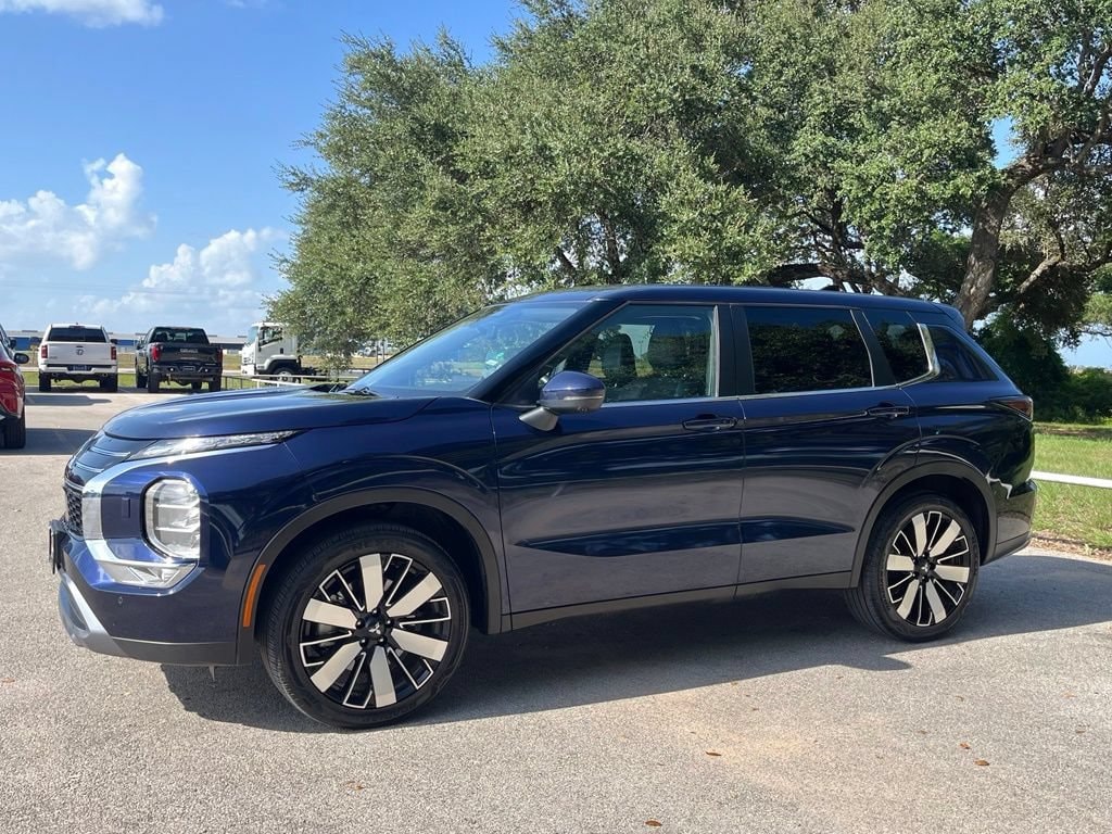 Used 2025 Mitsubishi Outlander SE SUV