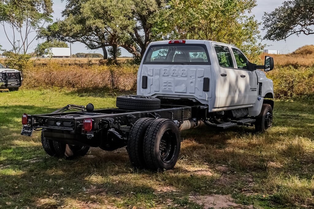 2024 Chevrolet Silverado 6500HD Work Truck photo 3