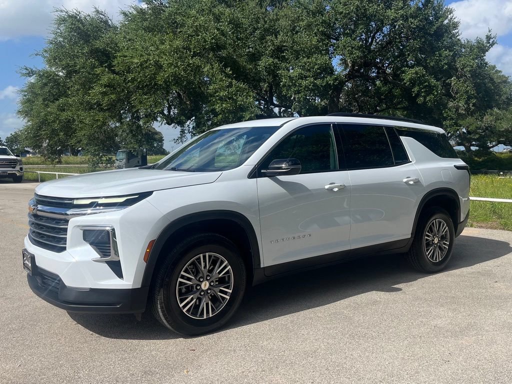 Polar White Tricoat 2026 Chevrolet Traverse SUV / Crossover Front-Wheel Drive Automatic