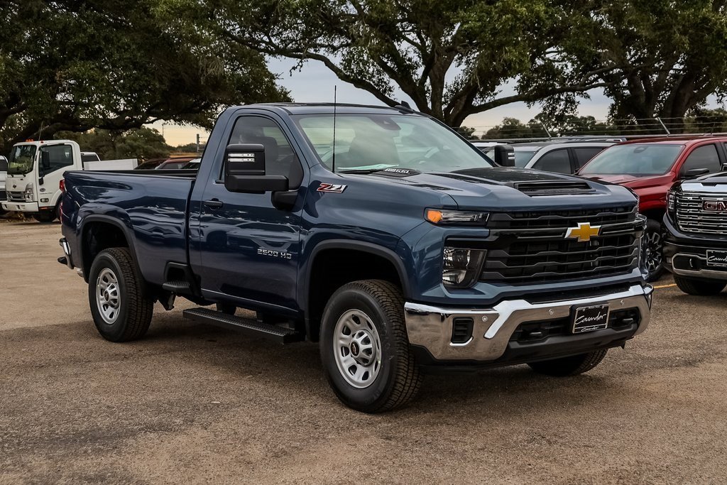 2025 Chevrolet Silverado 2500HD photo 4