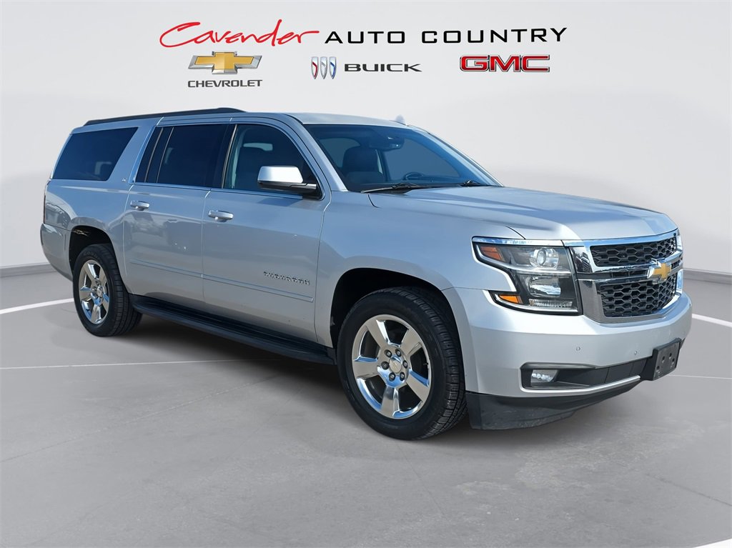 2016 Chevrolet Suburban LT photo 3