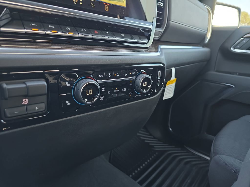 2025 Chevrolet Silverado 1500 LT - Photo 22
