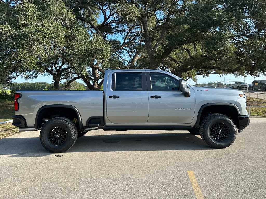 2026 Chevrolet Silverado 2500 HD ZR2 - Photo 4