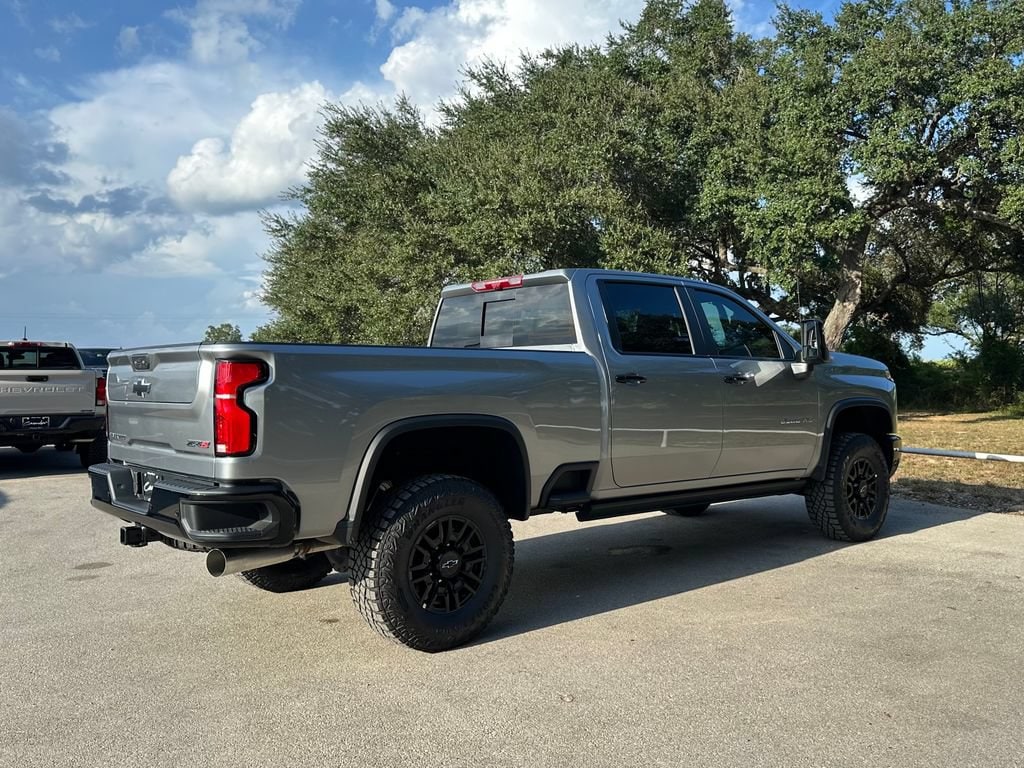 2026 Chevrolet Silverado 2500 HD ZR2 - Photo 5