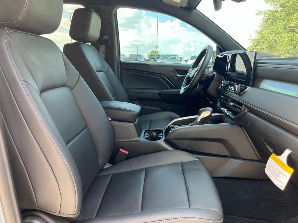 2025 Chevrolet Colorado LT - Photo 10