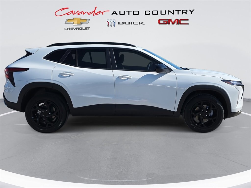 New 2025 Chevrolet Trax LT SUV