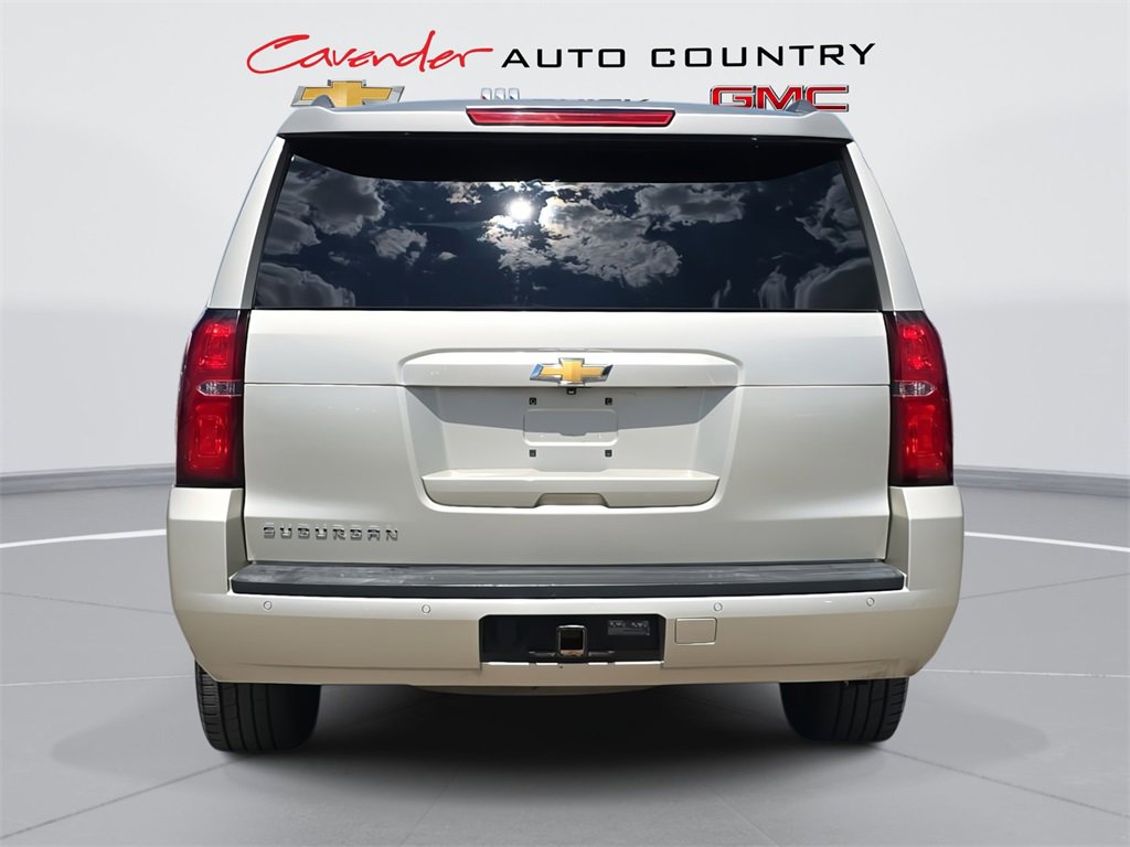2016 Chevrolet Suburban LT photo 3