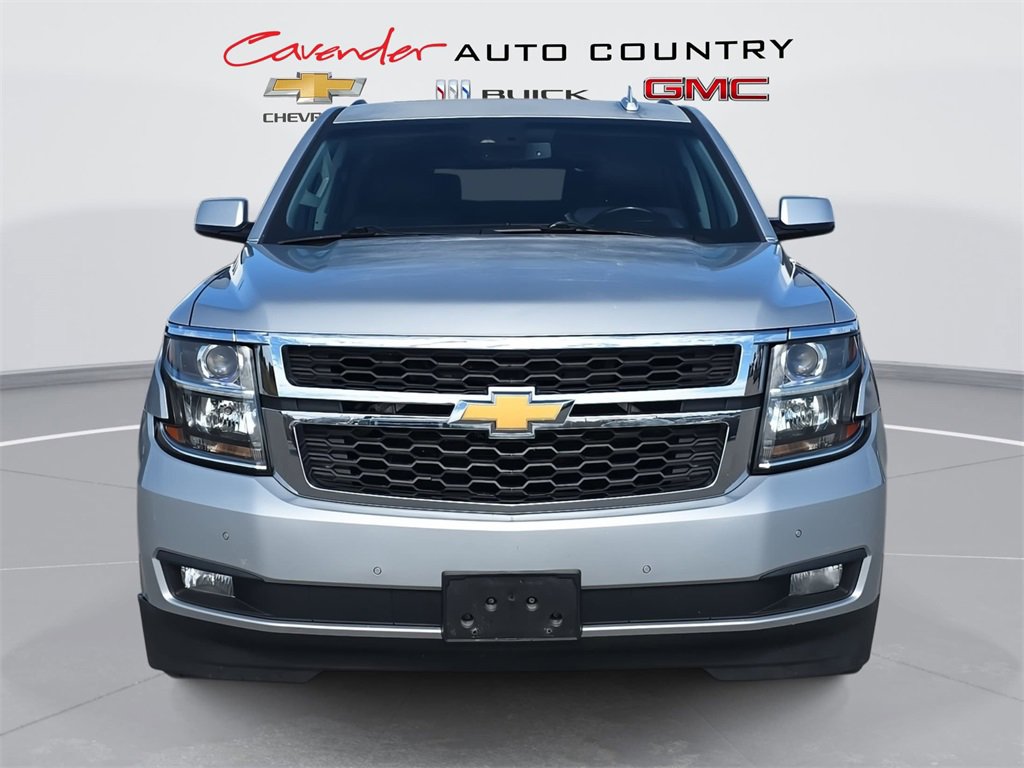 2016 Chevrolet Suburban LT photo 2