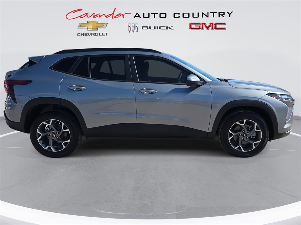 New 2025 Chevrolet Trax LT SUV