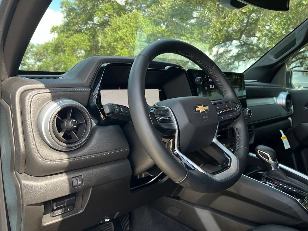 2025 Chevrolet Colorado LT - Photo 14