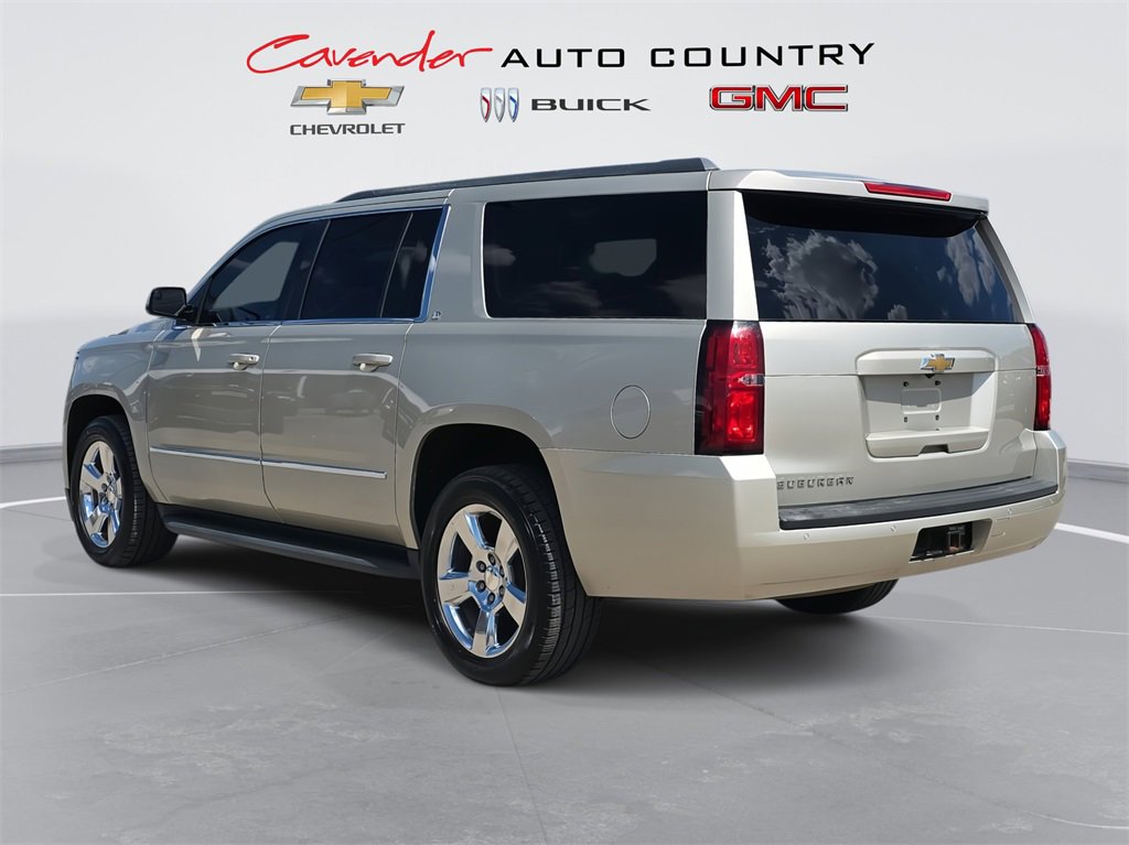 2016 Chevrolet Suburban LT photo 4