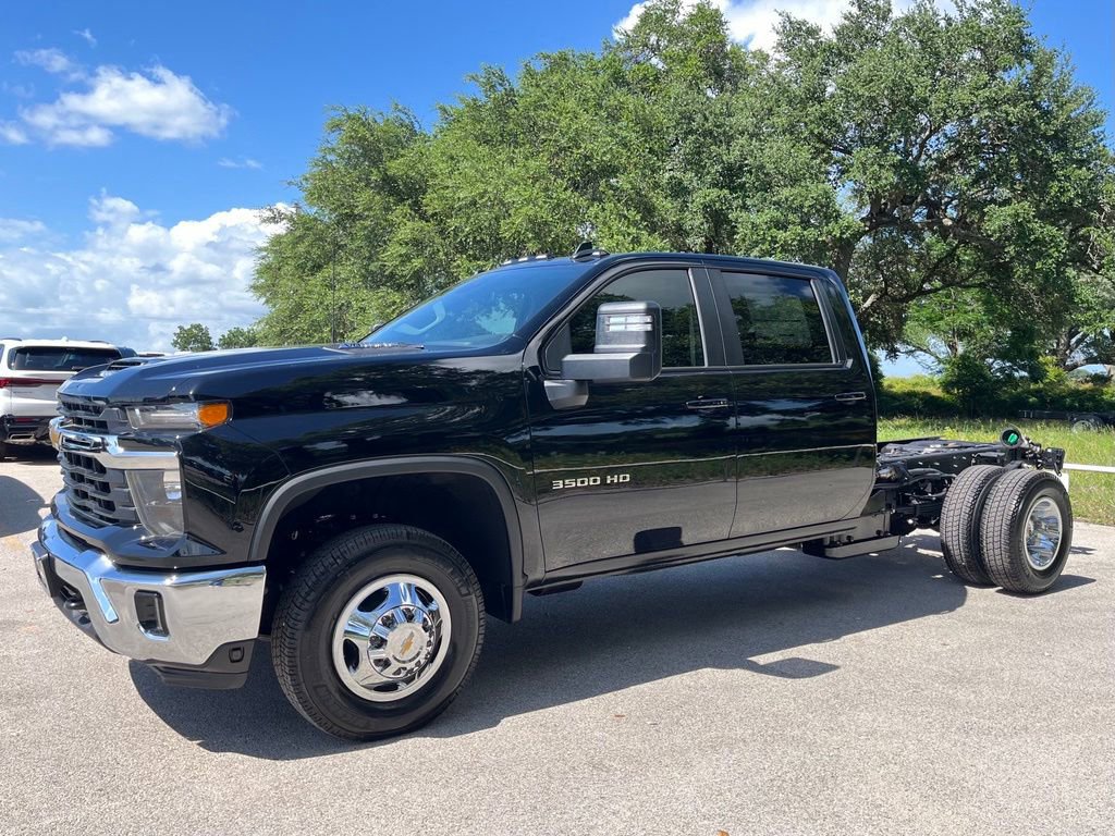 Black 2026 Chevrolet Silverado 3500HD Chassis Pickup Truck Four-Wheel Drive Automatic