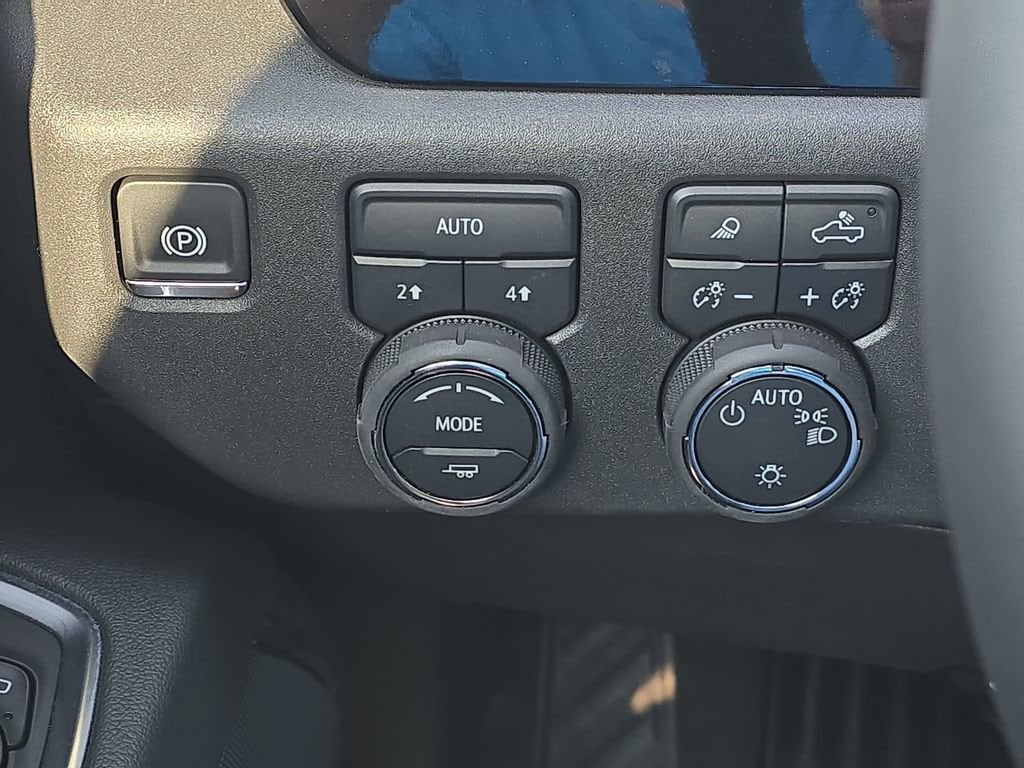 2025 Chevrolet Silverado 1500 LT - Photo 24