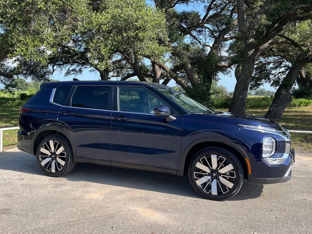 Used 2025 Mitsubishi Outlander SE SUV